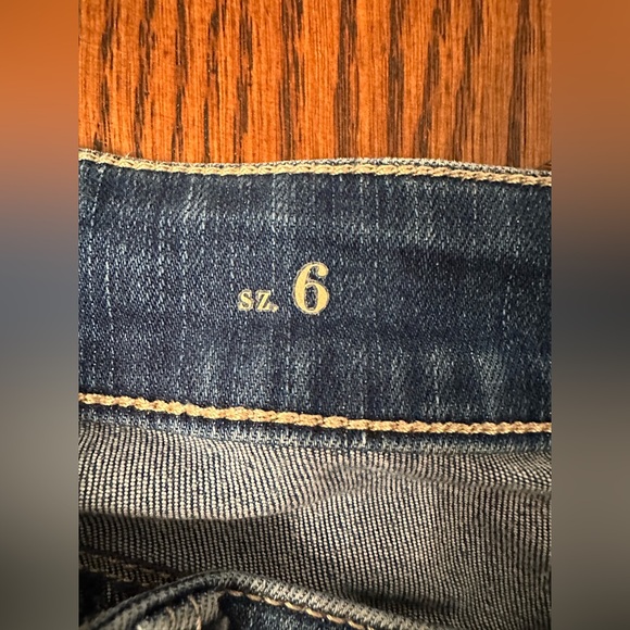 White House Black Market Cropped Blue Jeans size 6 - Picture 3 of 7